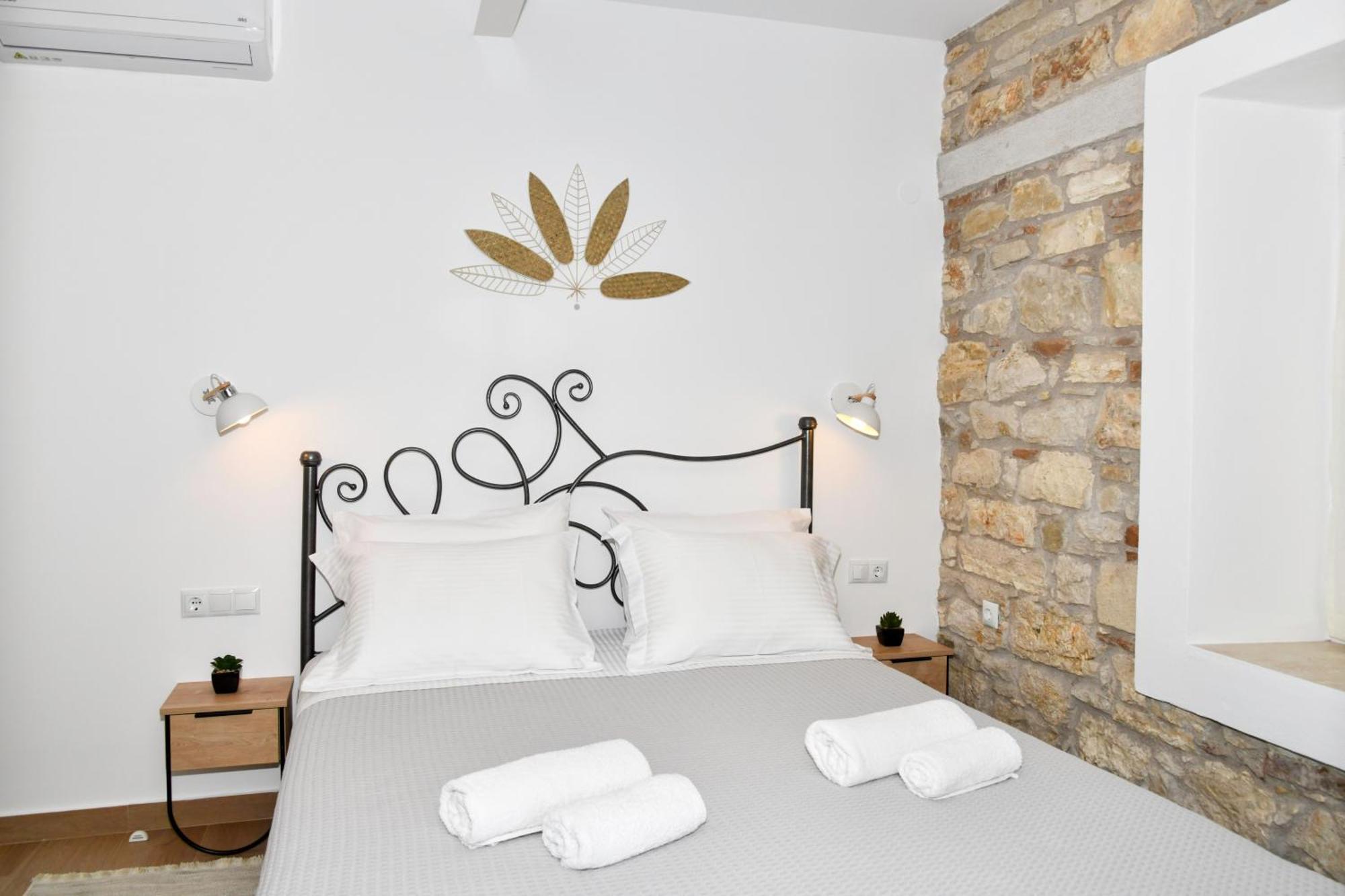 Captain Theo'S Modern Apartment Maria Лефкими Екстериор снимка