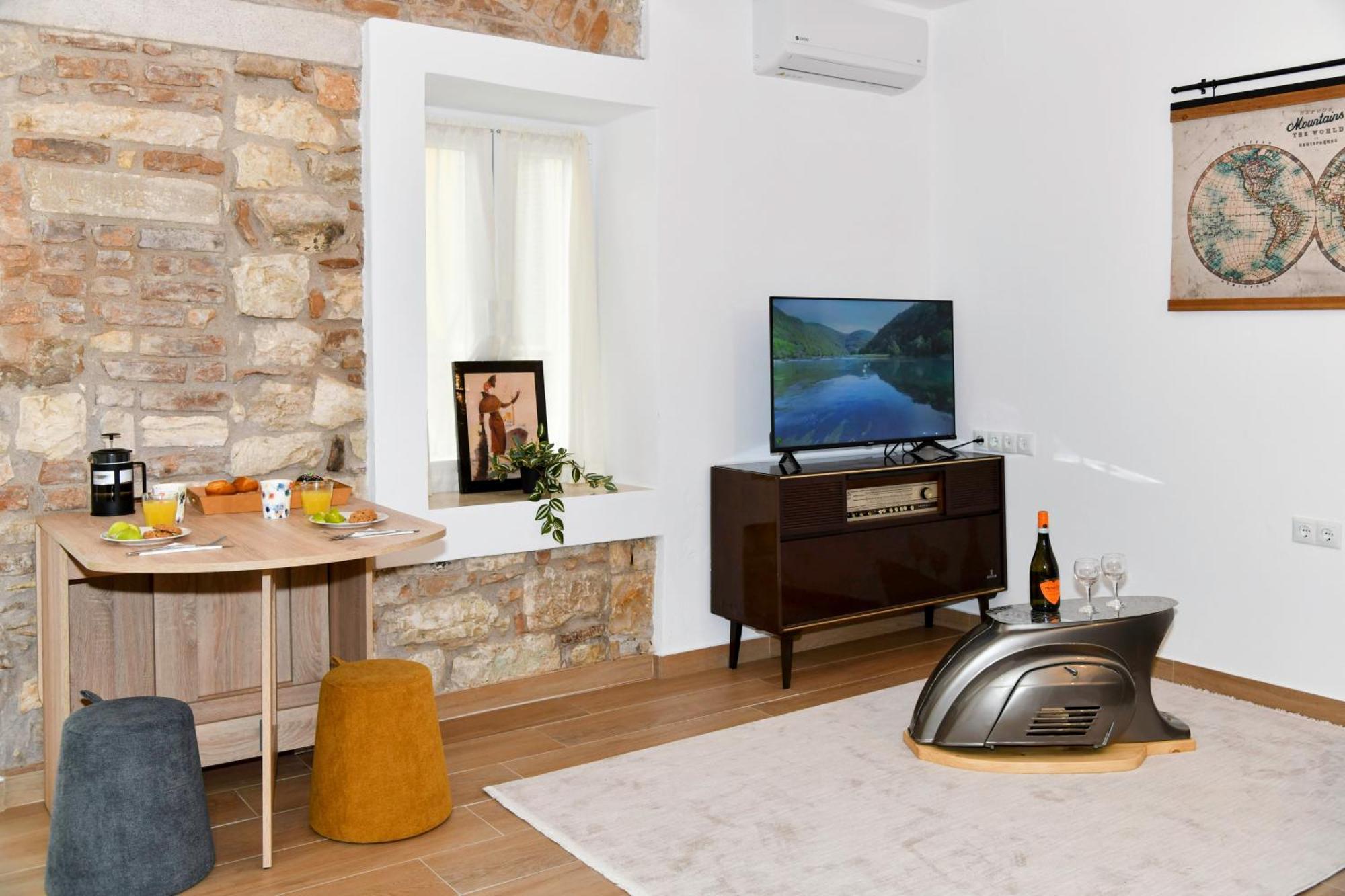 Captain Theo'S Modern Apartment Maria Лефкими Екстериор снимка
