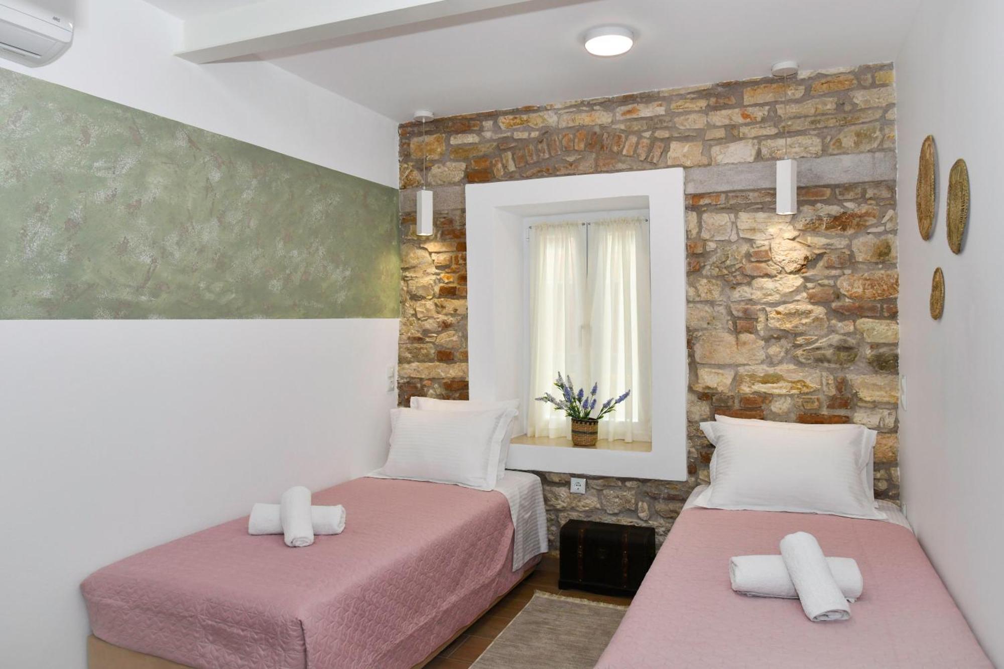 Captain Theo'S Modern Apartment Maria Лефкими Екстериор снимка