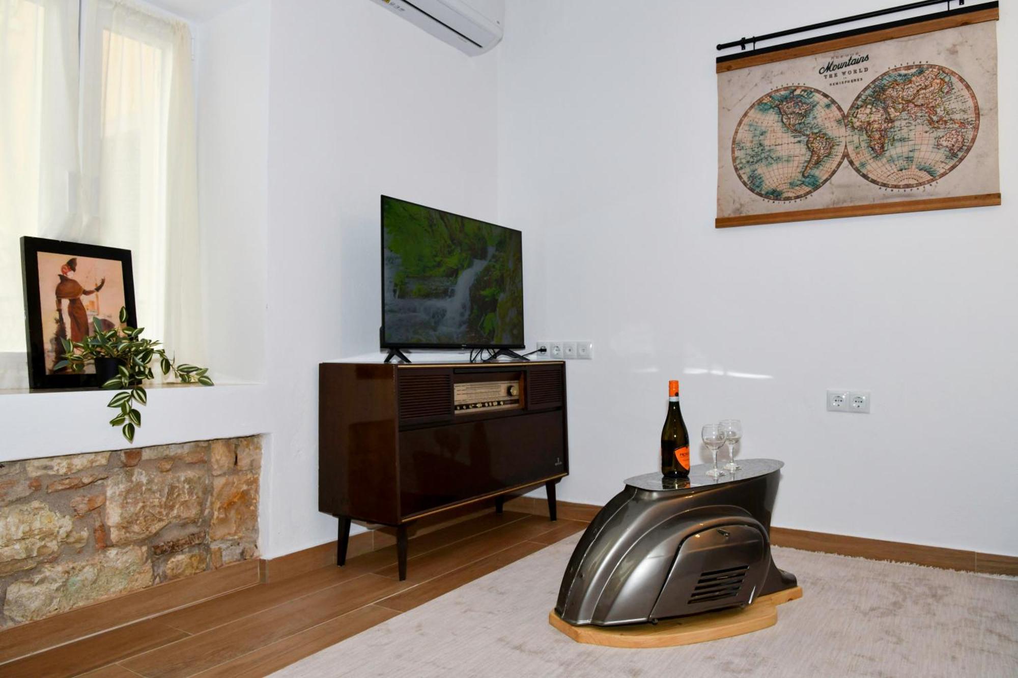 Captain Theo'S Modern Apartment Maria Лефкими Екстериор снимка