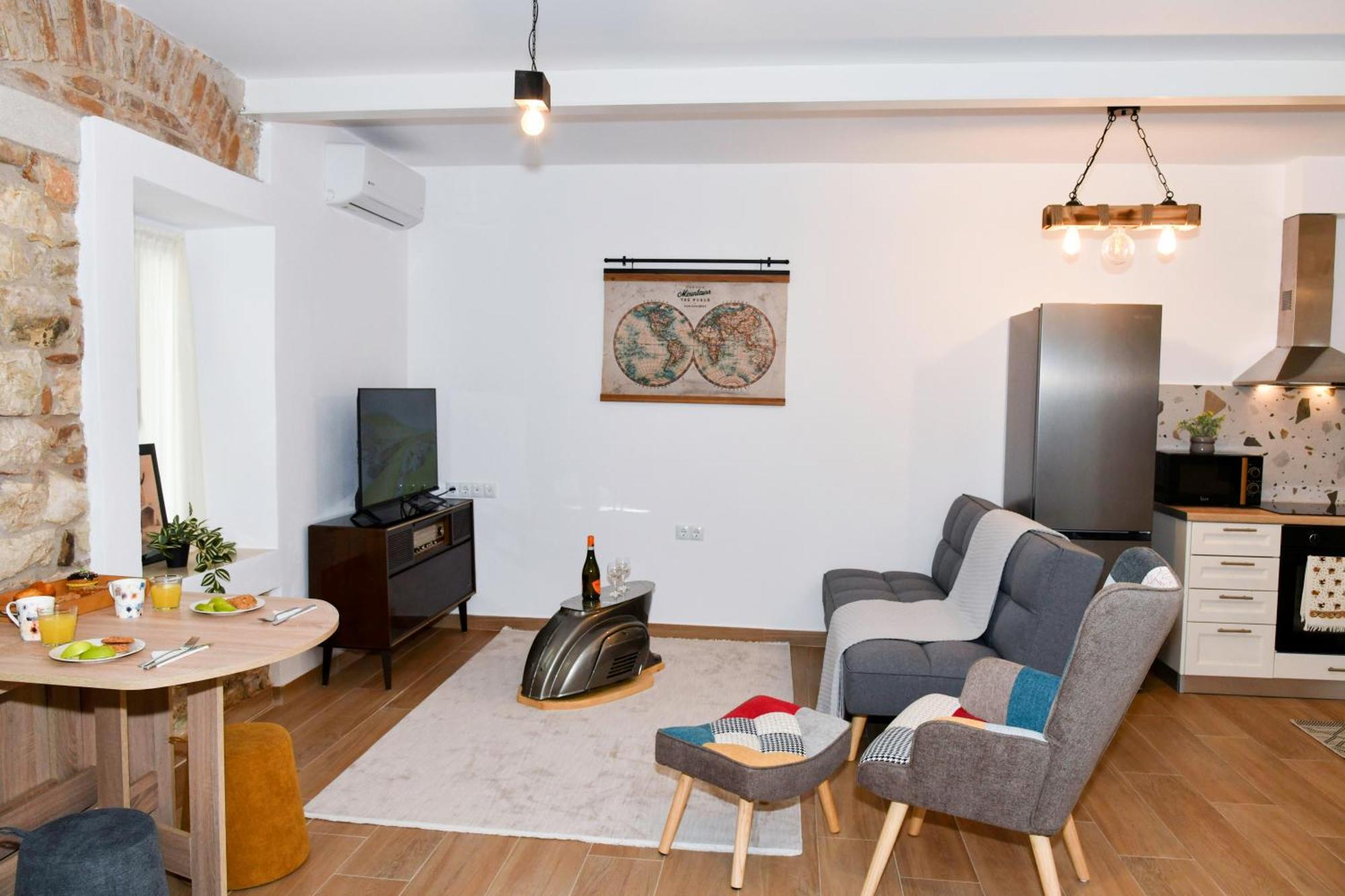 Captain Theo'S Modern Apartment Maria Лефкими Екстериор снимка