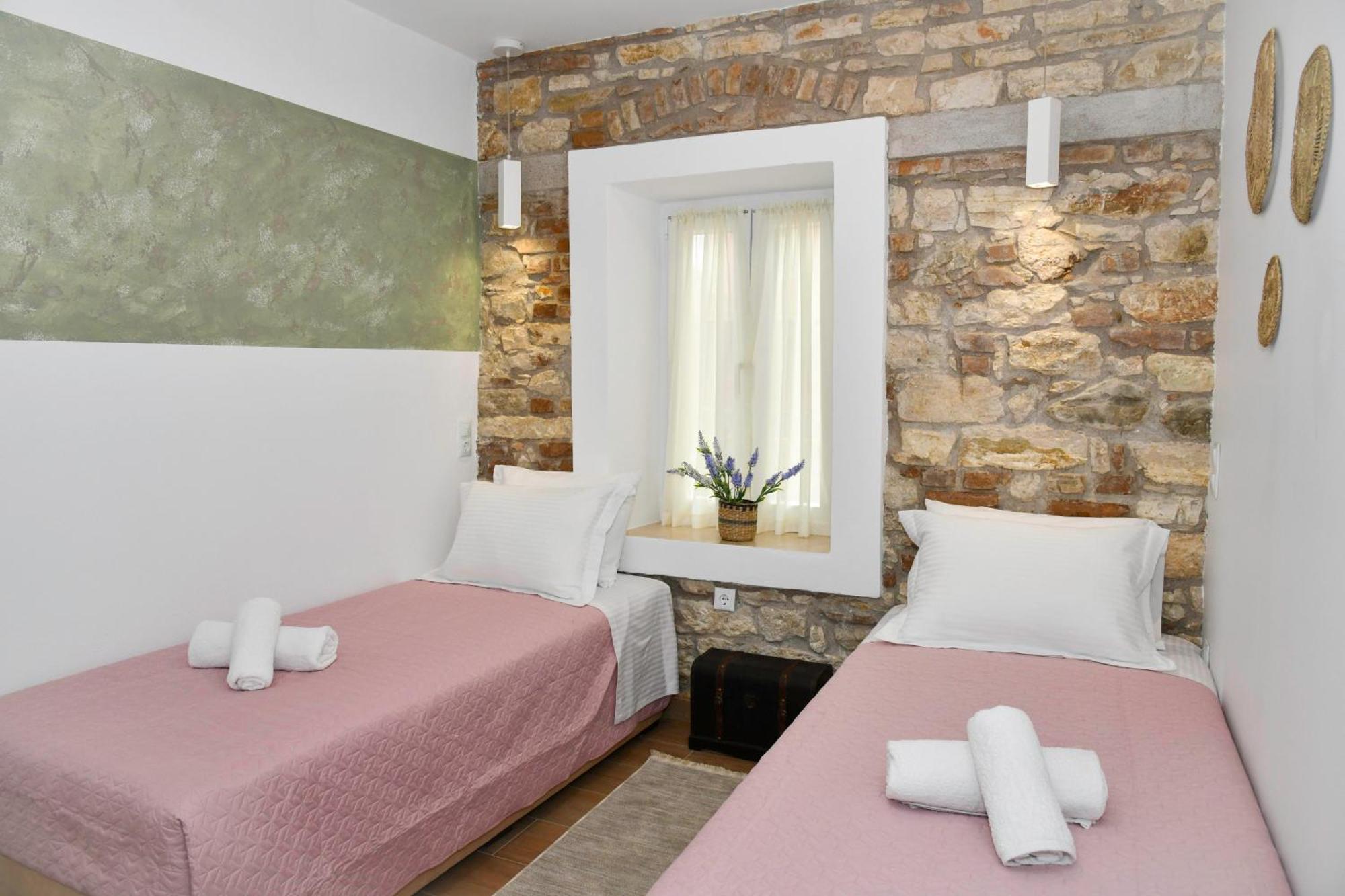 Captain Theo'S Modern Apartment Maria Лефкими Екстериор снимка