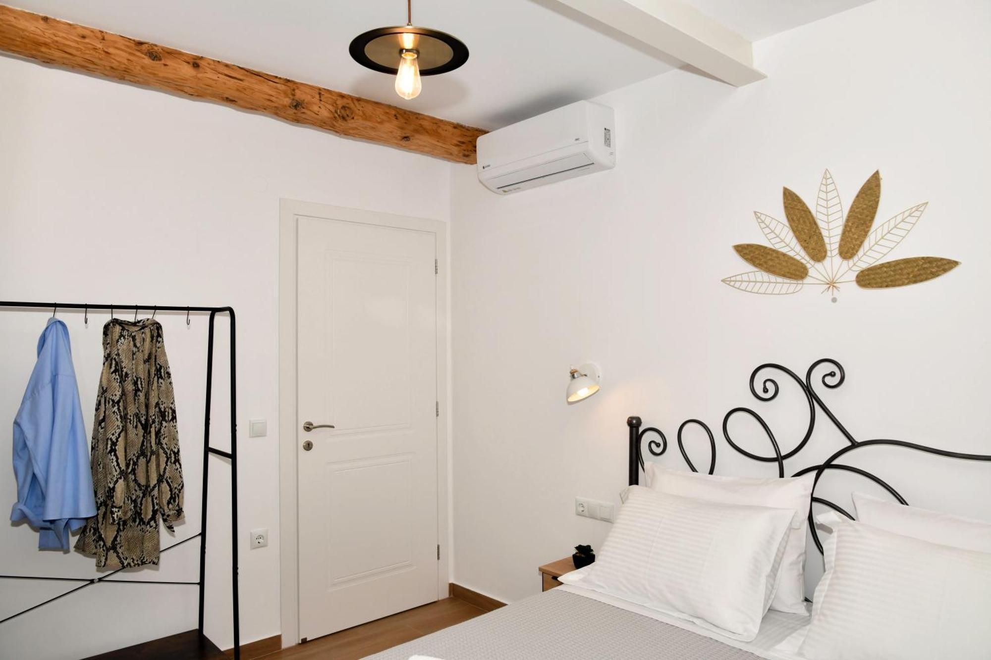 Captain Theo'S Modern Apartment Maria Лефкими Екстериор снимка