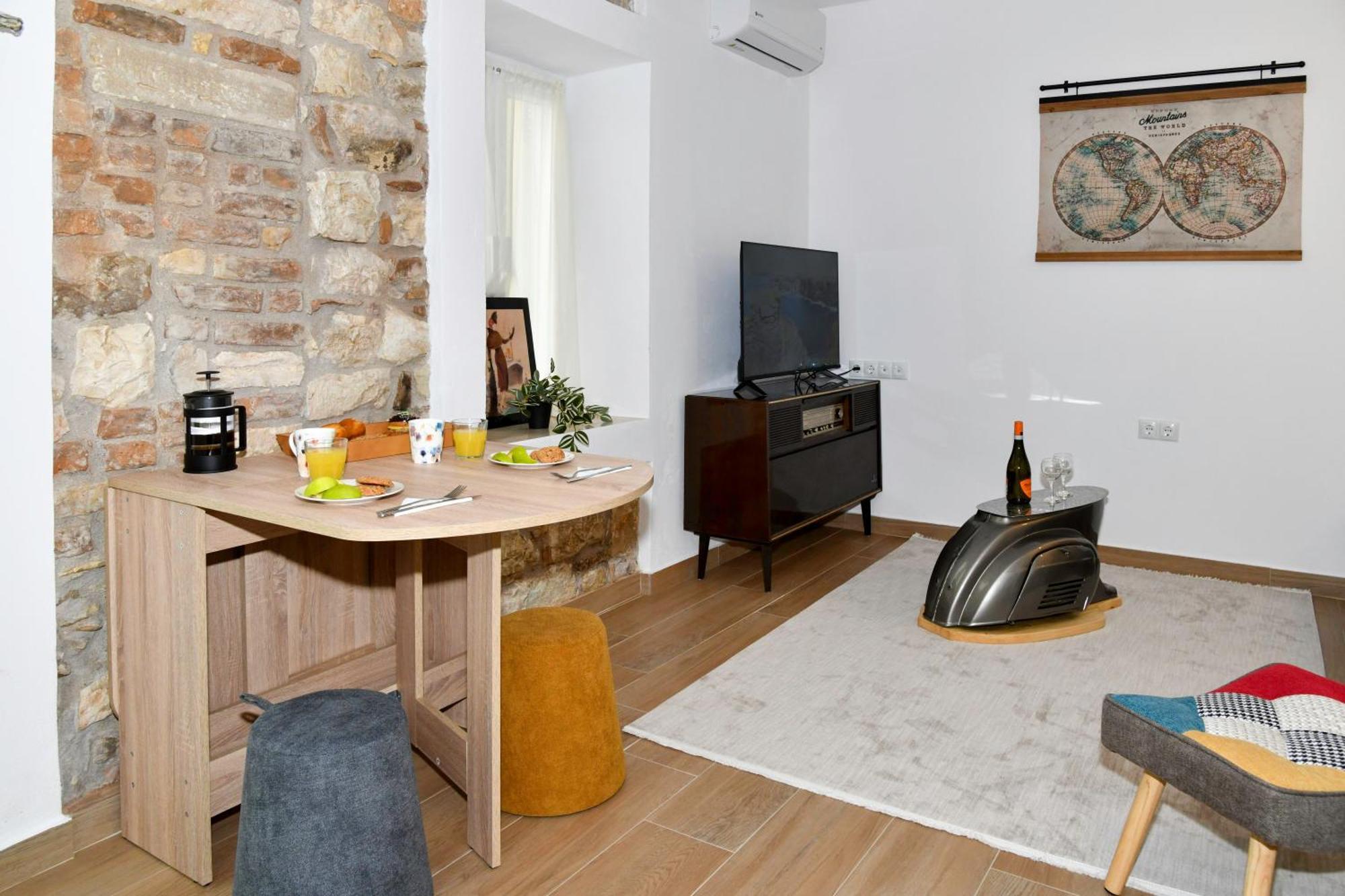 Captain Theo'S Modern Apartment Maria Лефкими Екстериор снимка