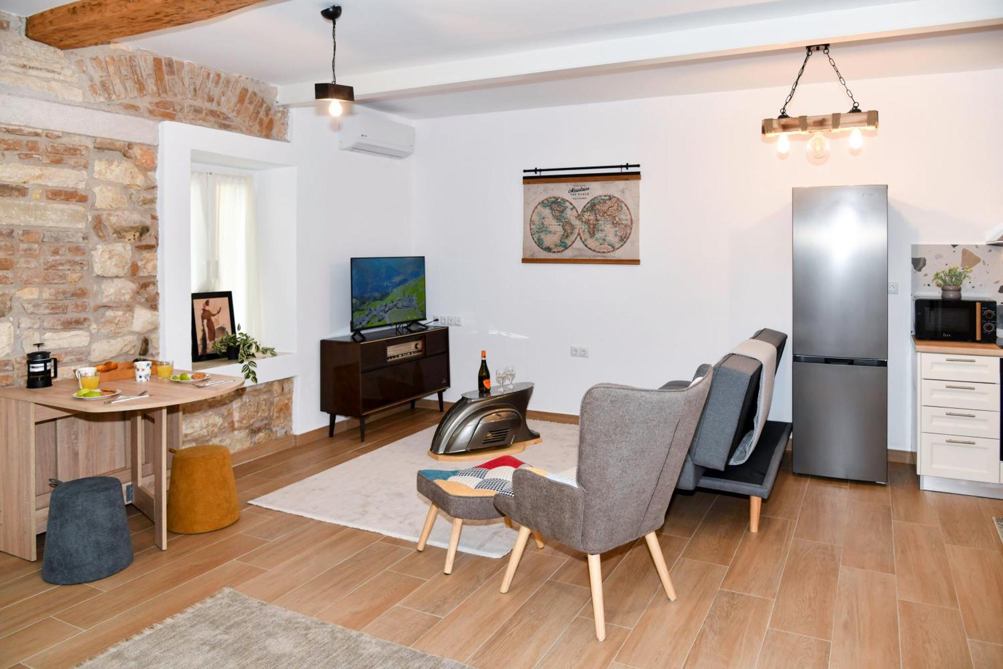 Captain Theo'S Modern Apartment Maria Лефкими Екстериор снимка