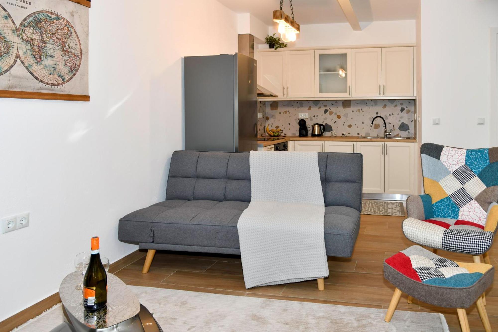 Captain Theo'S Modern Apartment Maria Лефкими Екстериор снимка