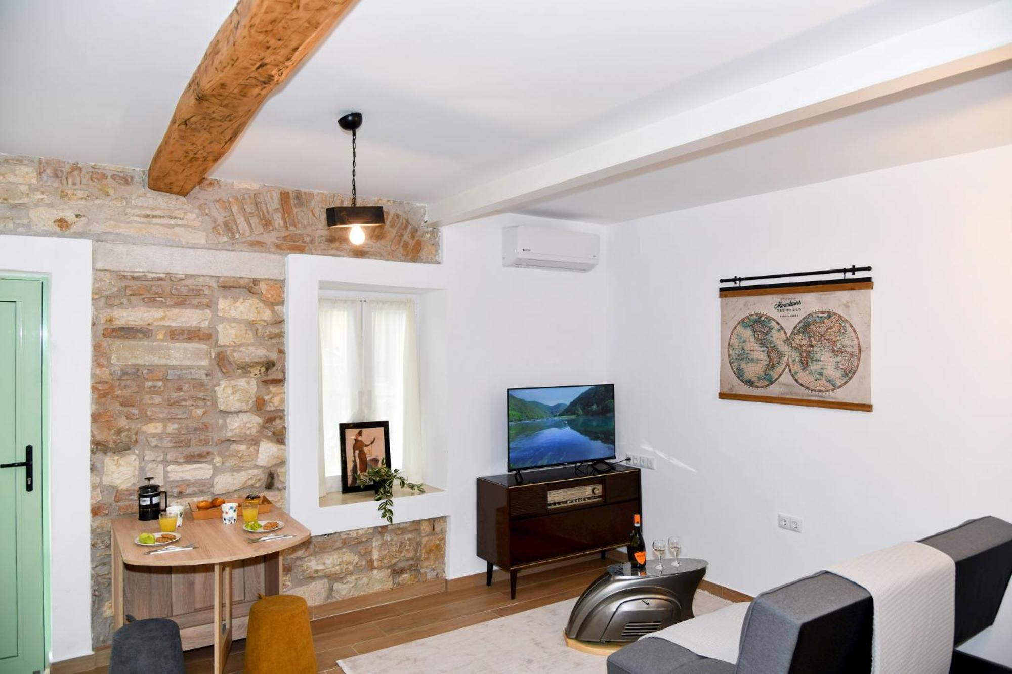 Captain Theo'S Modern Apartment Maria Лефкими Екстериор снимка