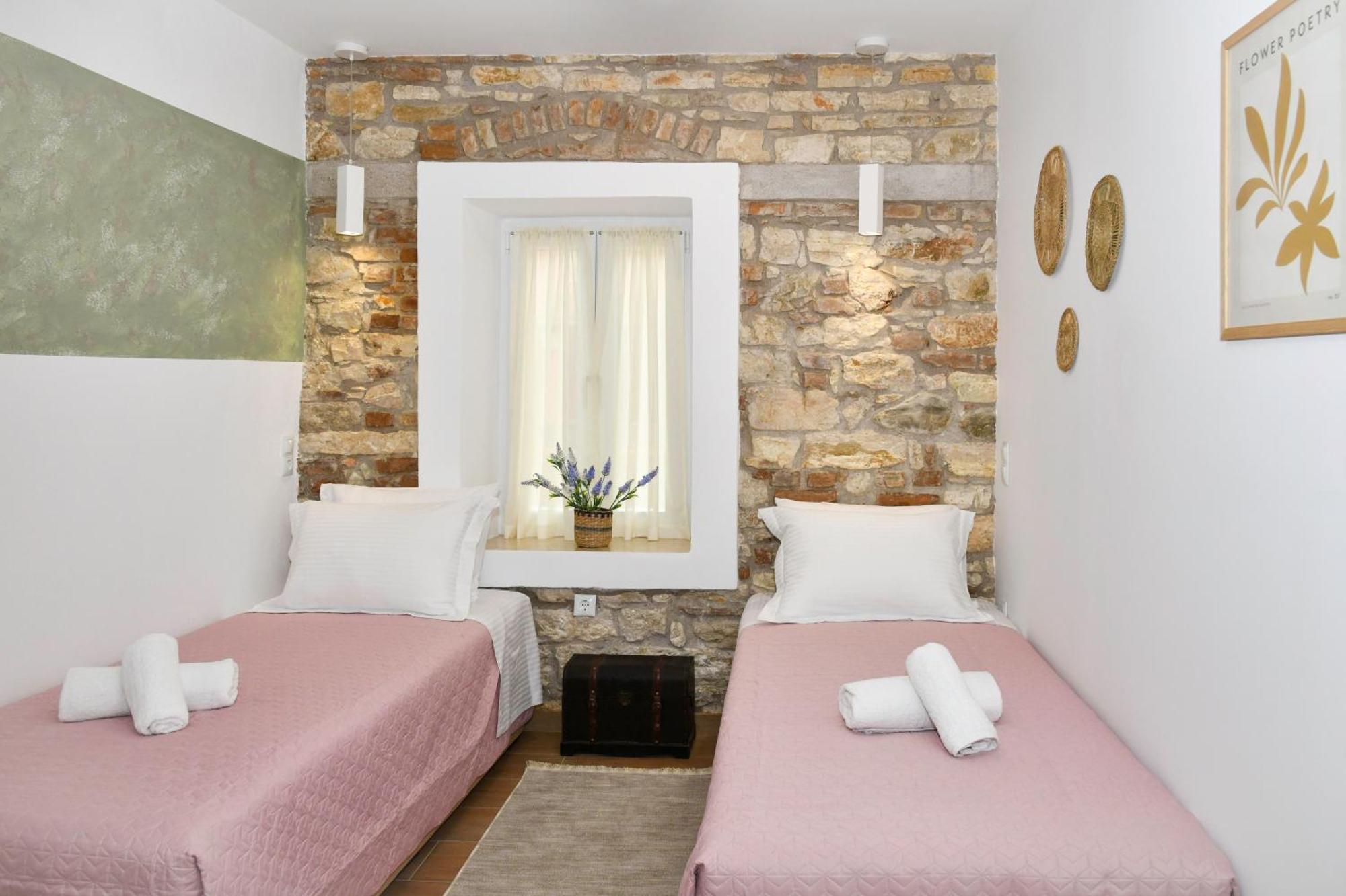Captain Theo'S Modern Apartment Maria Лефкими Екстериор снимка