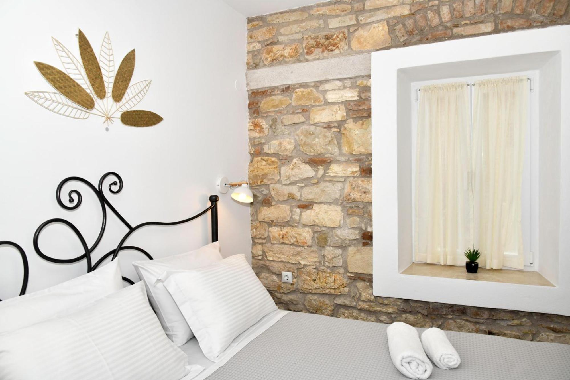 Captain Theo'S Modern Apartment Maria Лефкими Екстериор снимка
