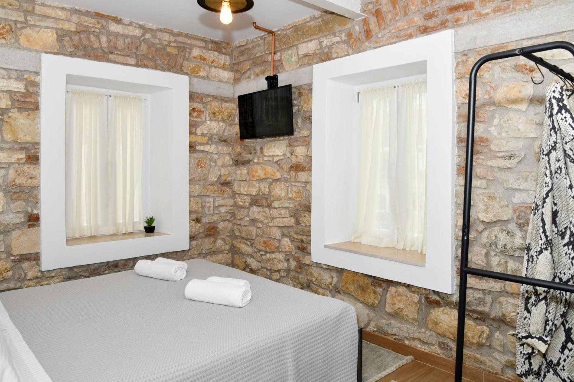 Captain Theo'S Modern Apartment Maria Лефкими Екстериор снимка